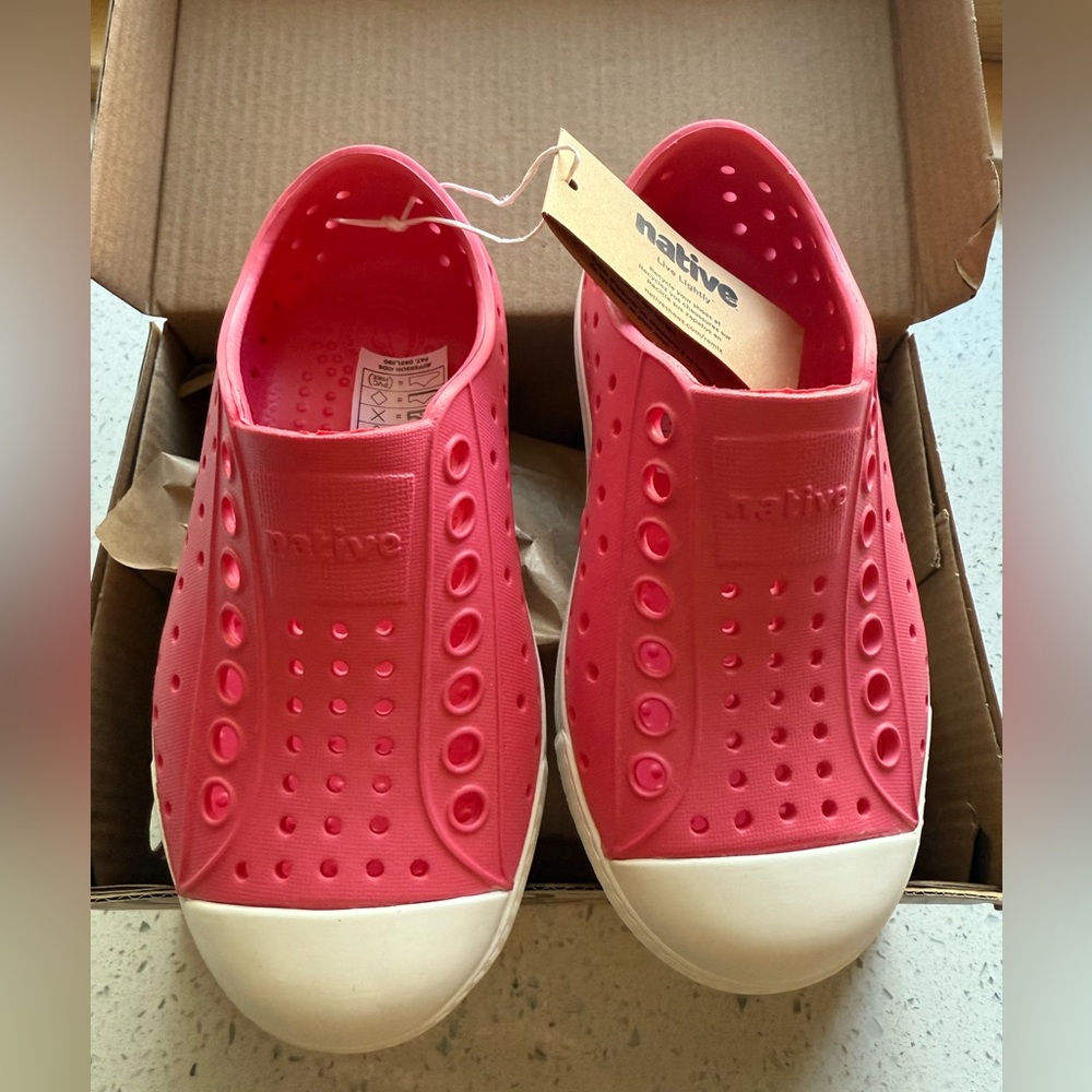 NIB Native Jefferson Shoes (T8)
